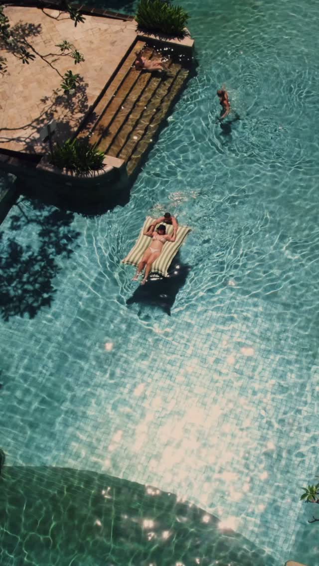 Sunset Beach bali, is a place to unwind, hang out with friends, and feel connected.
To the ocean, to nature, and to the moment.

Open daily from 10 AM.
Free Entry. Link in bio.